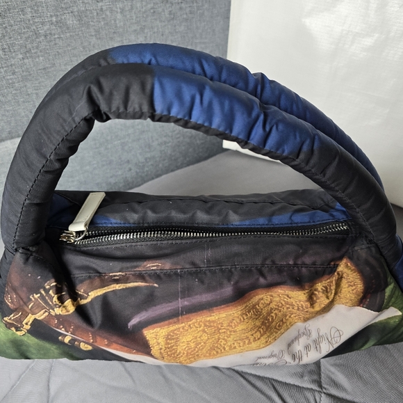 Greyhound TRIANGLE PUFFER SHOULDER BAG - Picture 6 of 8